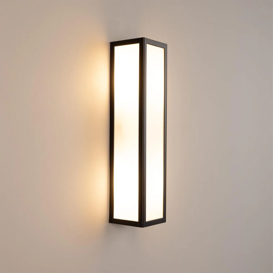 IP65 Rated Modern Bathroom Wall Light – Bata Design - Image 3