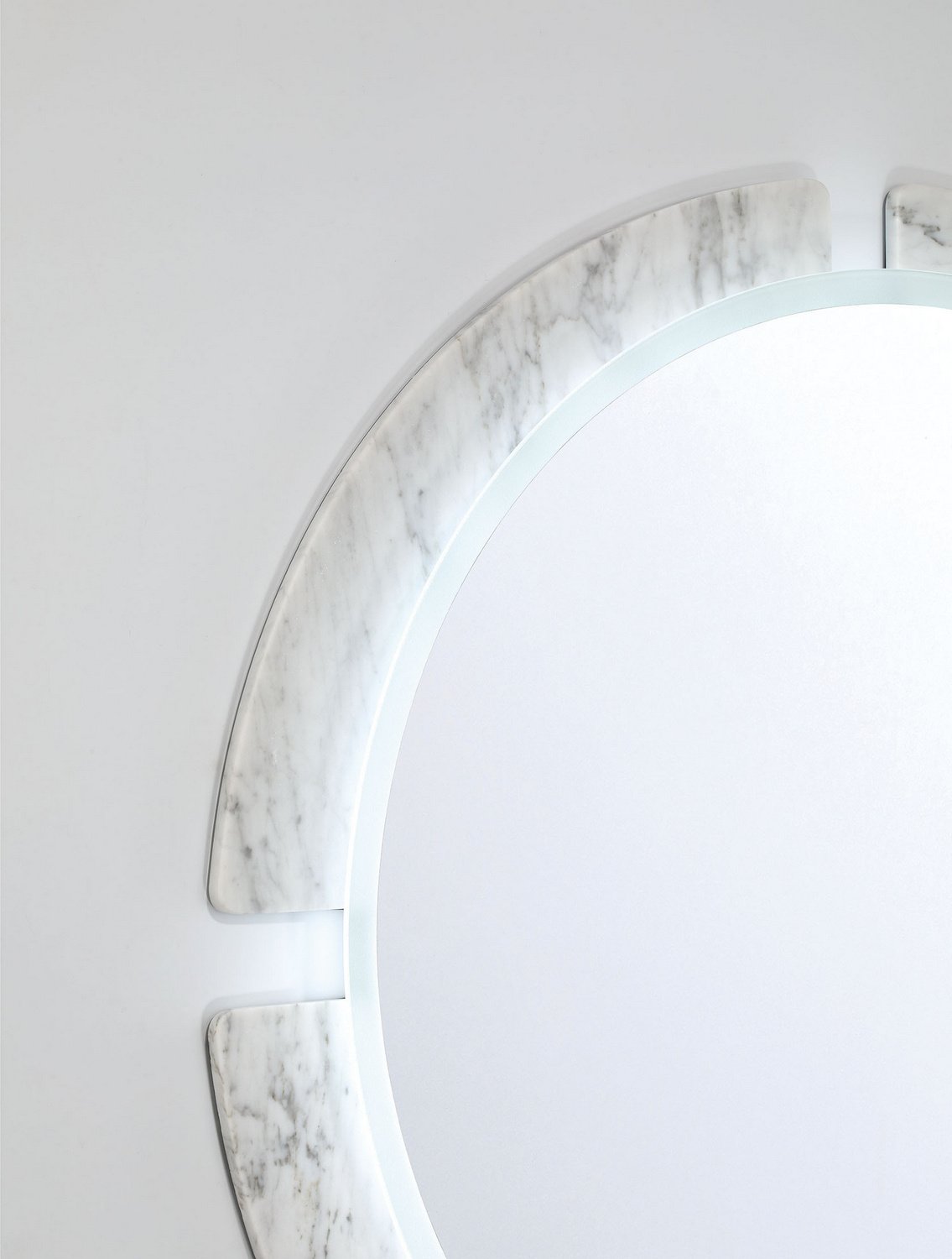 LED Round Bathroom Mirror - Image 7