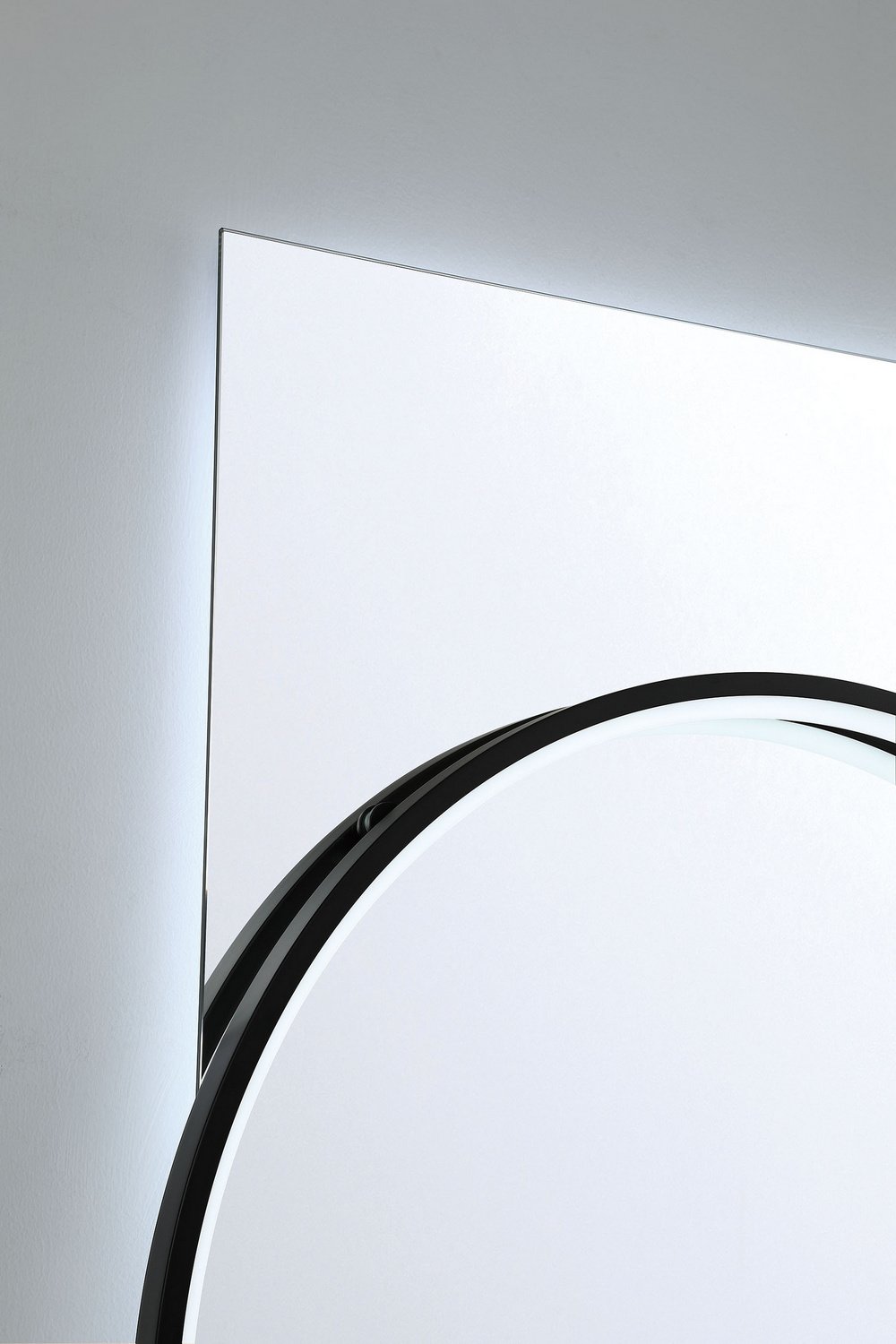 LED Full-Length Bathroom Mirror - Image 9