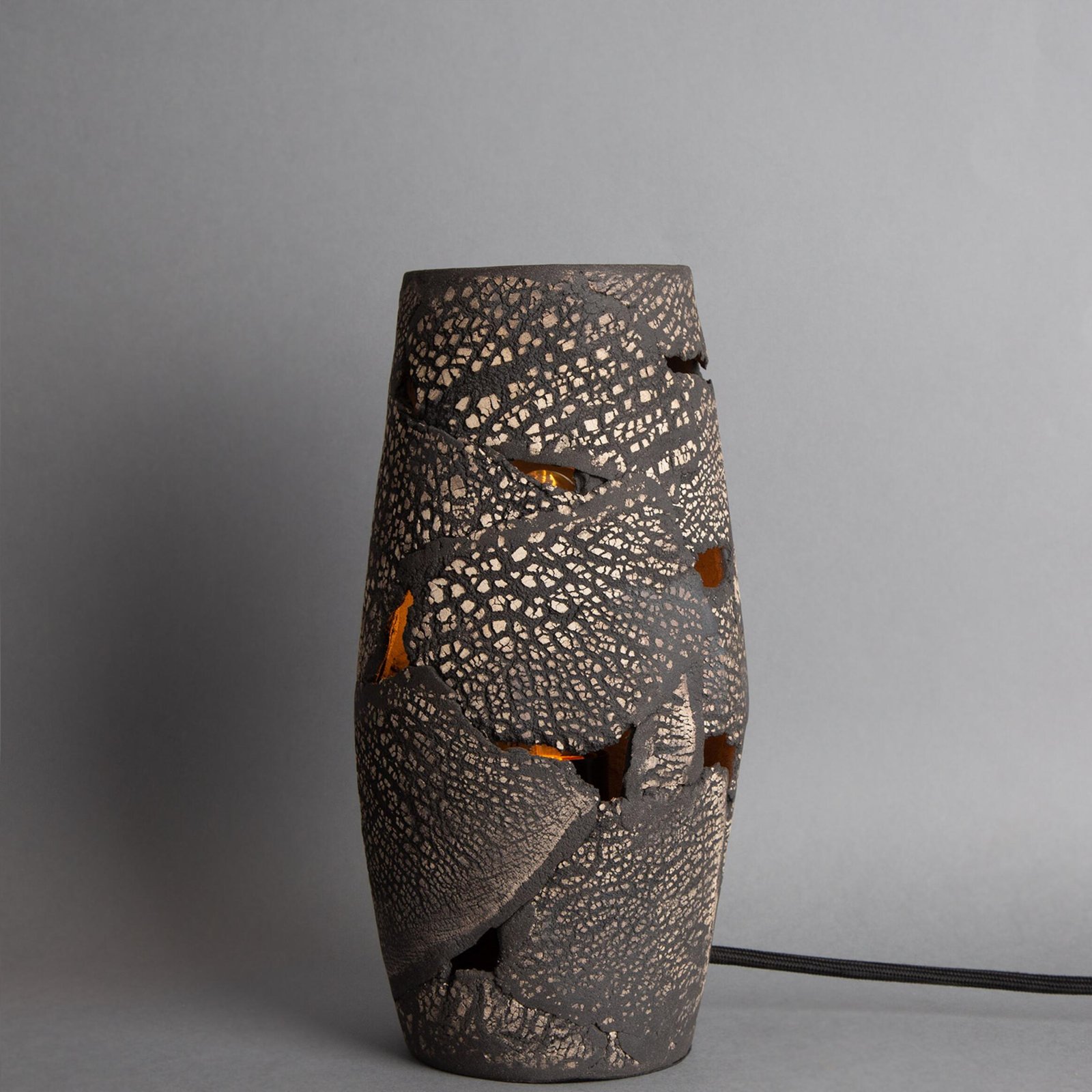 Carya Black Clay Ceramic Table Lamp