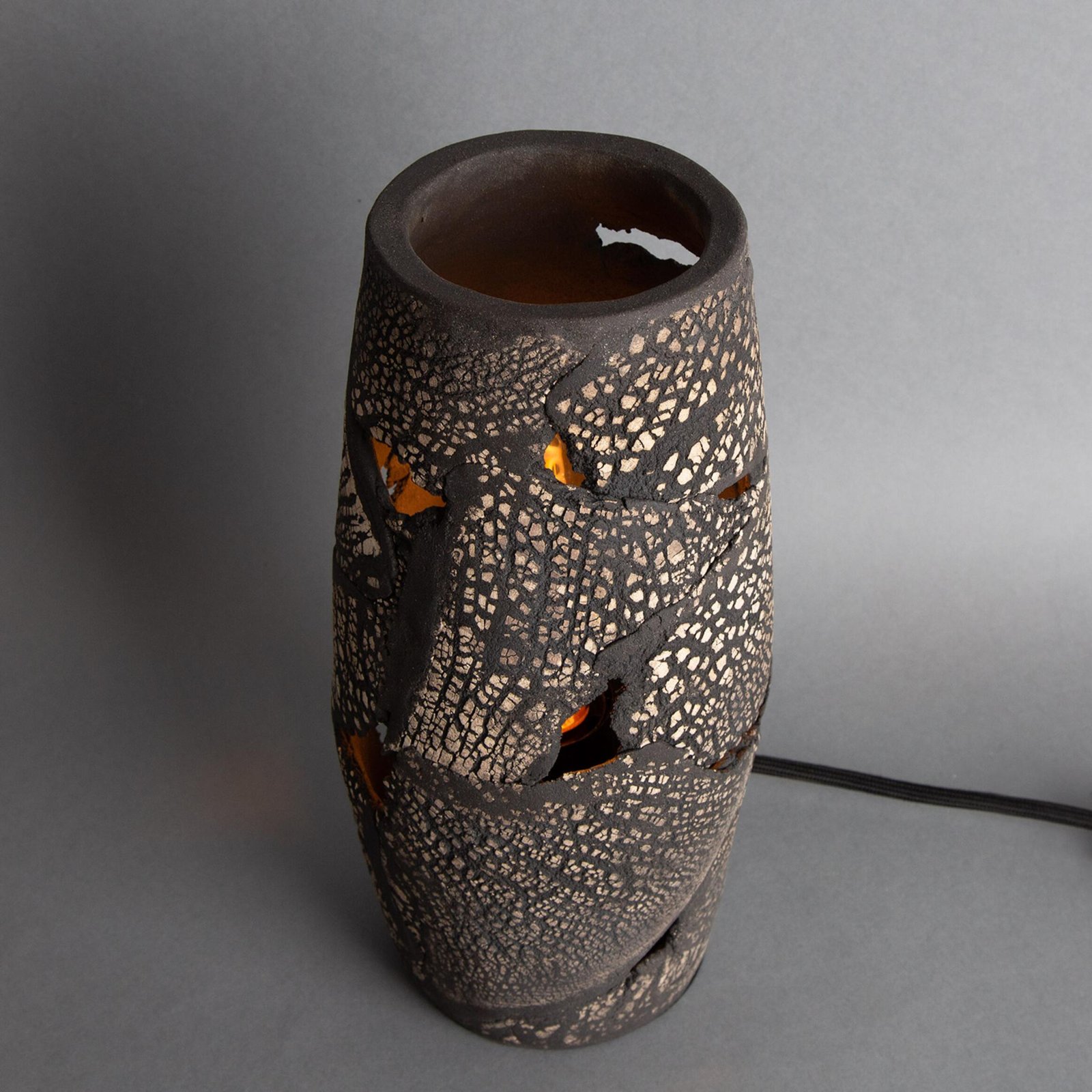 Carya Black Clay Ceramic Table Lamp - Image 2