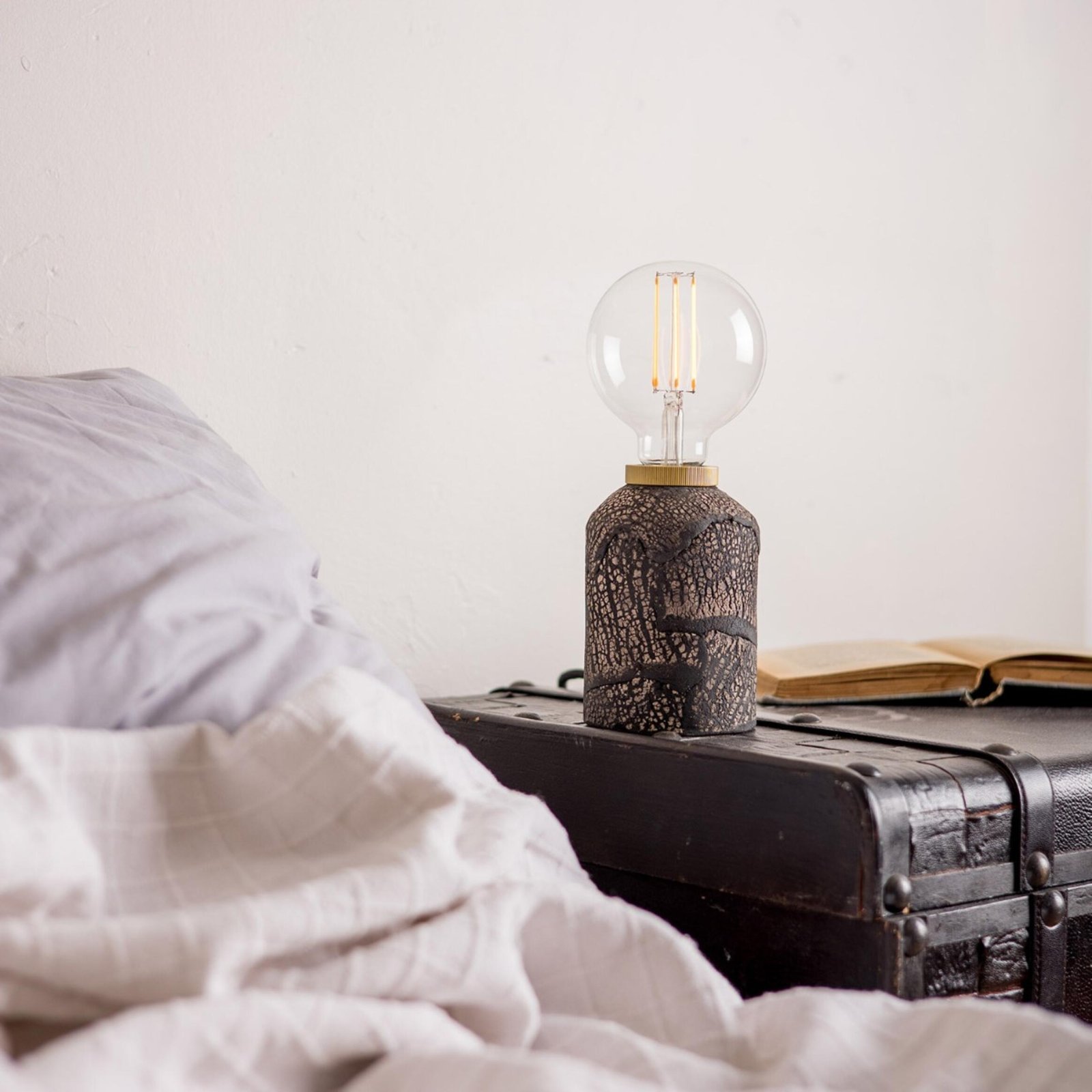 Bixa Black Clay Ceramic Table Lamp - Image 4
