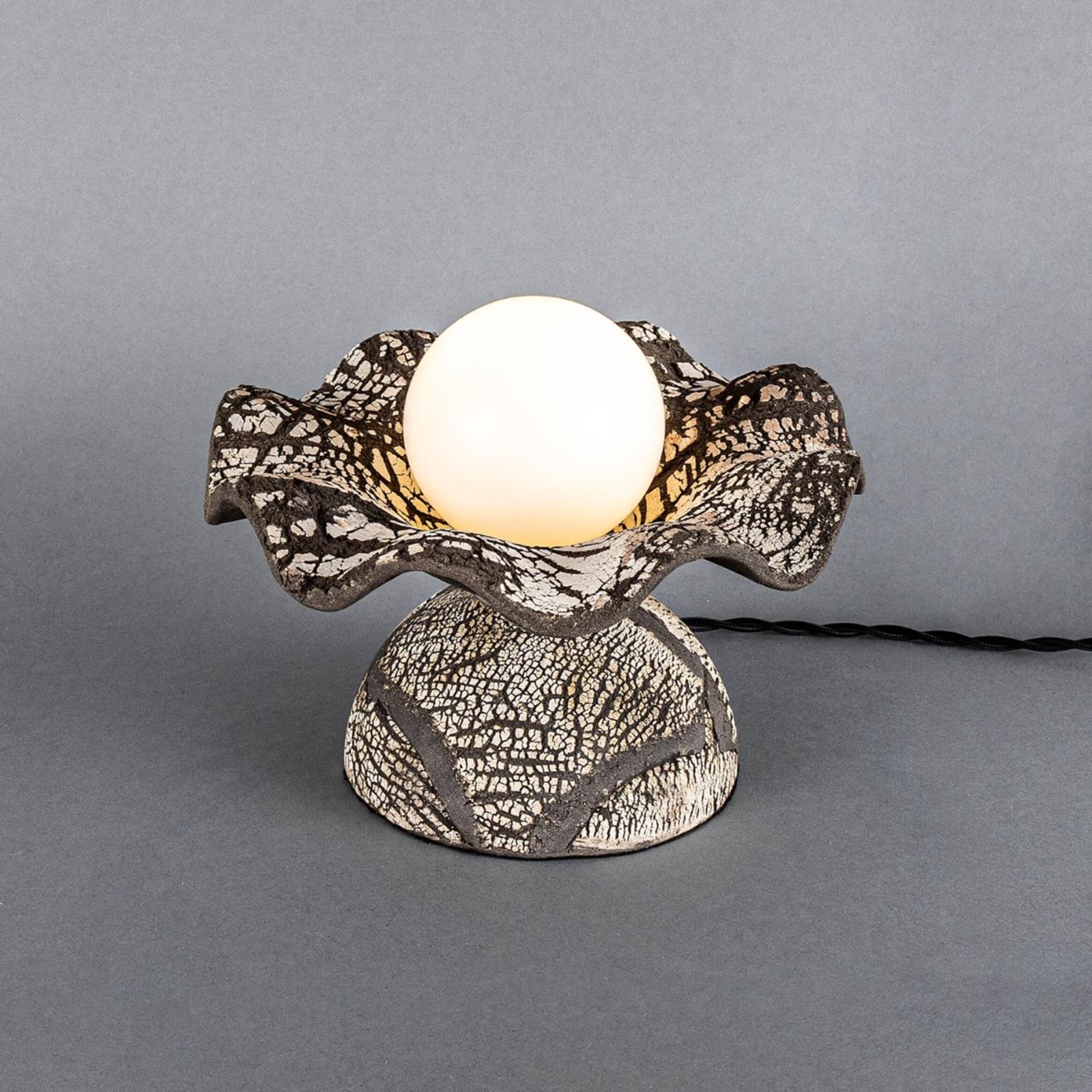 Rivale Black Clay Wavy Ceramic Table Lamp - Image 4
