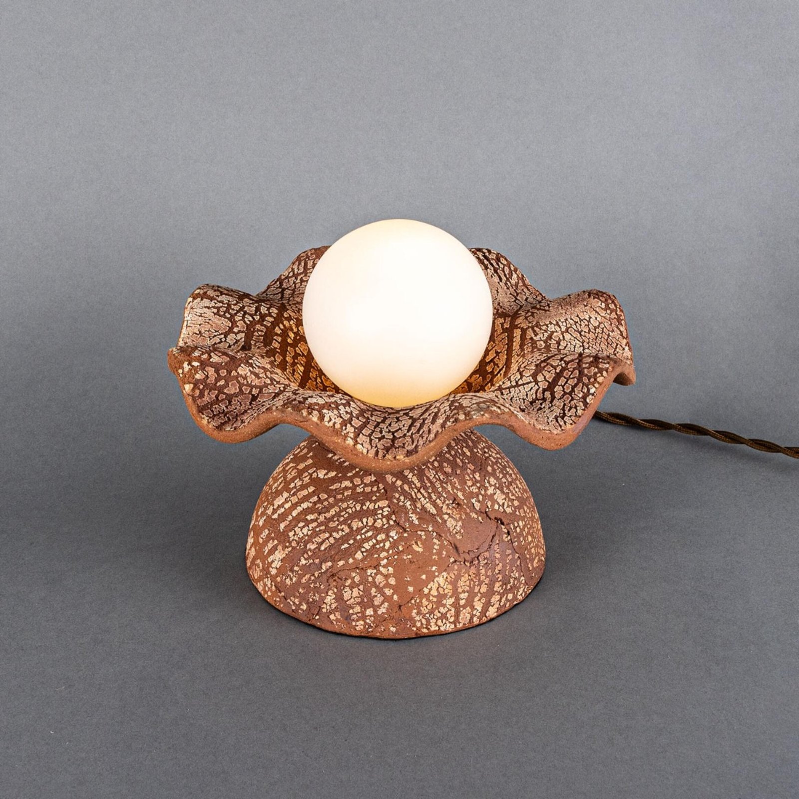 Rivale Red Iron Wavy Ceramic Table Lamp - Image 3