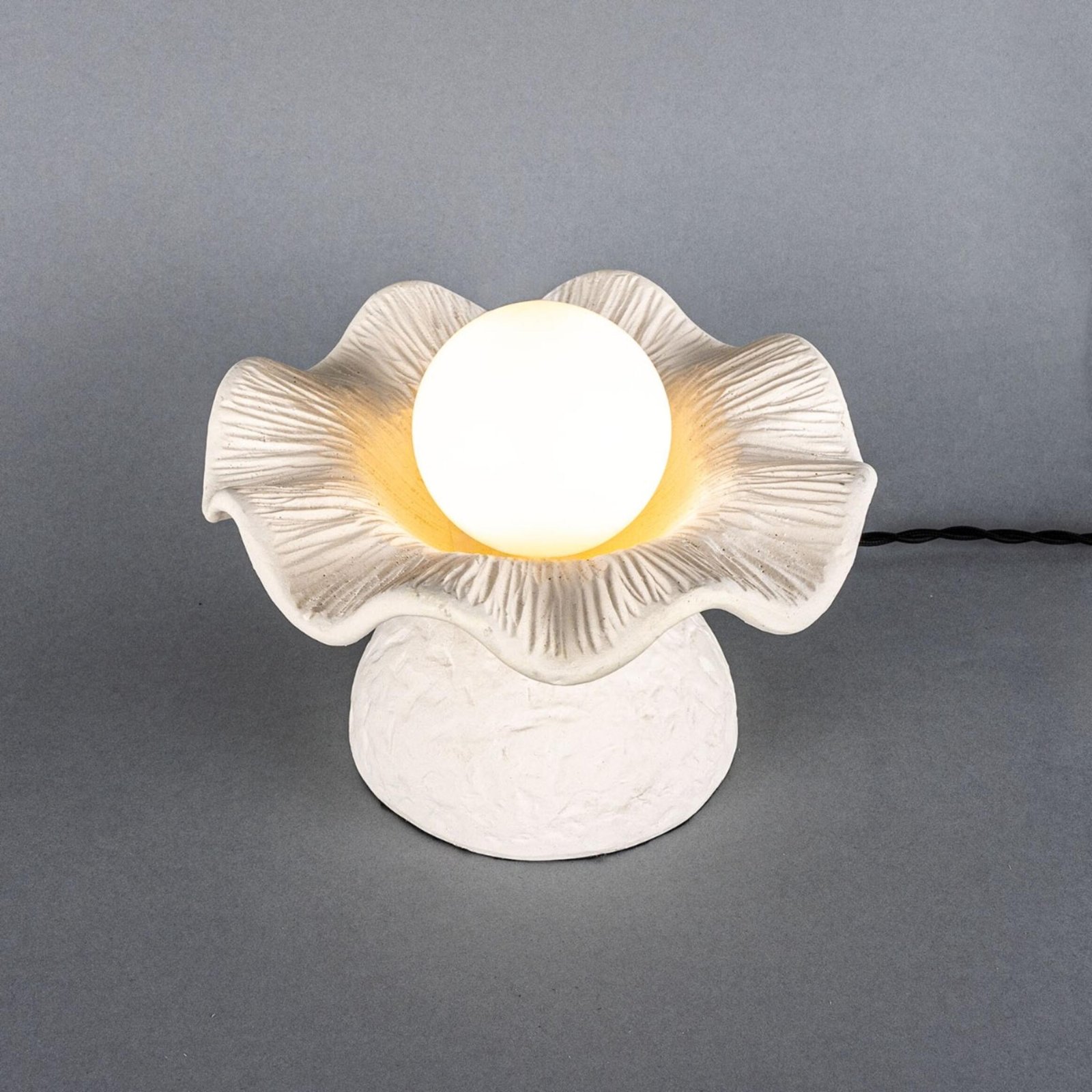 Rivale Matte White Striped Ceramic Table Lamp - Image 4
