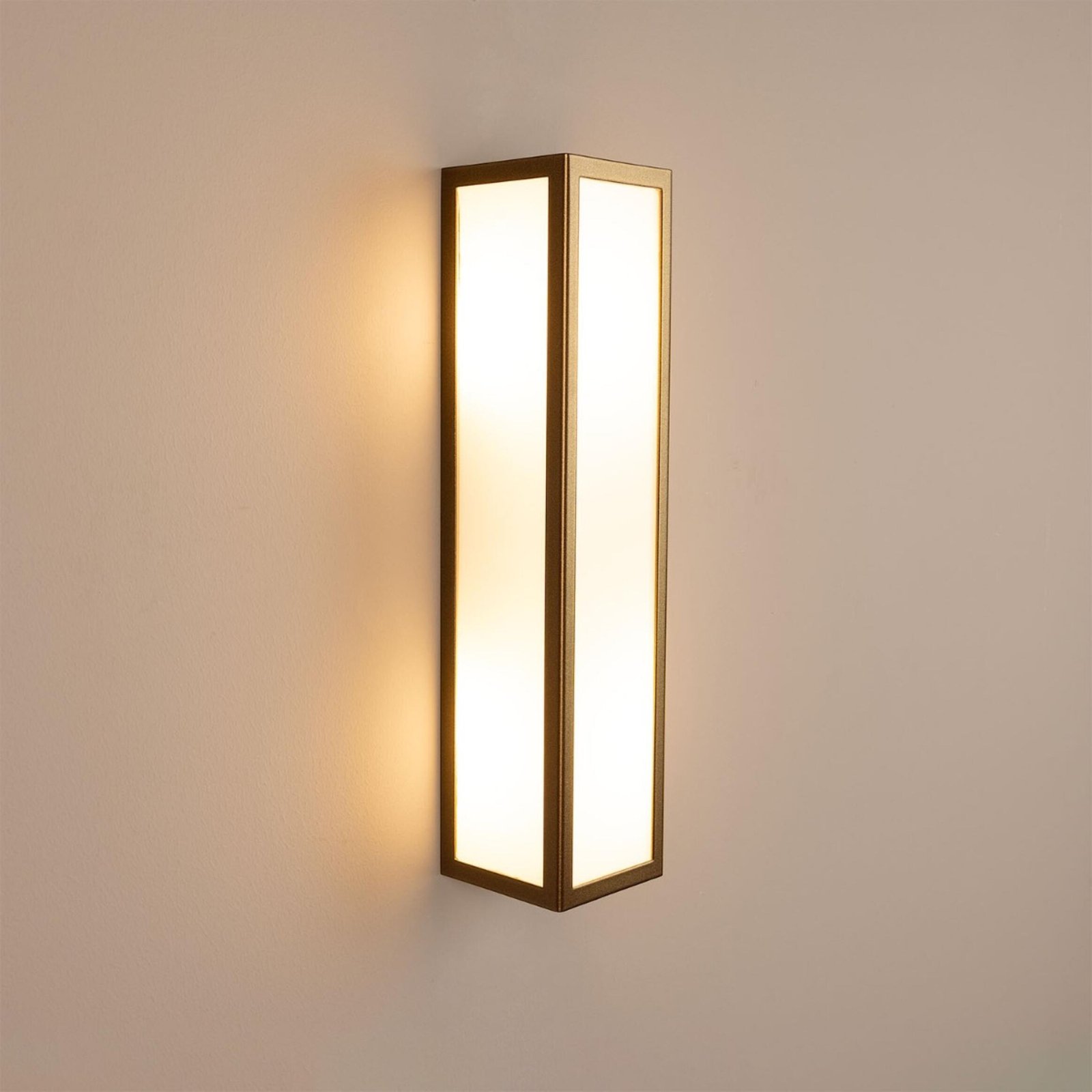 Bata Contemporary IP65 Bathroom Wall Light 35cm - Image 3