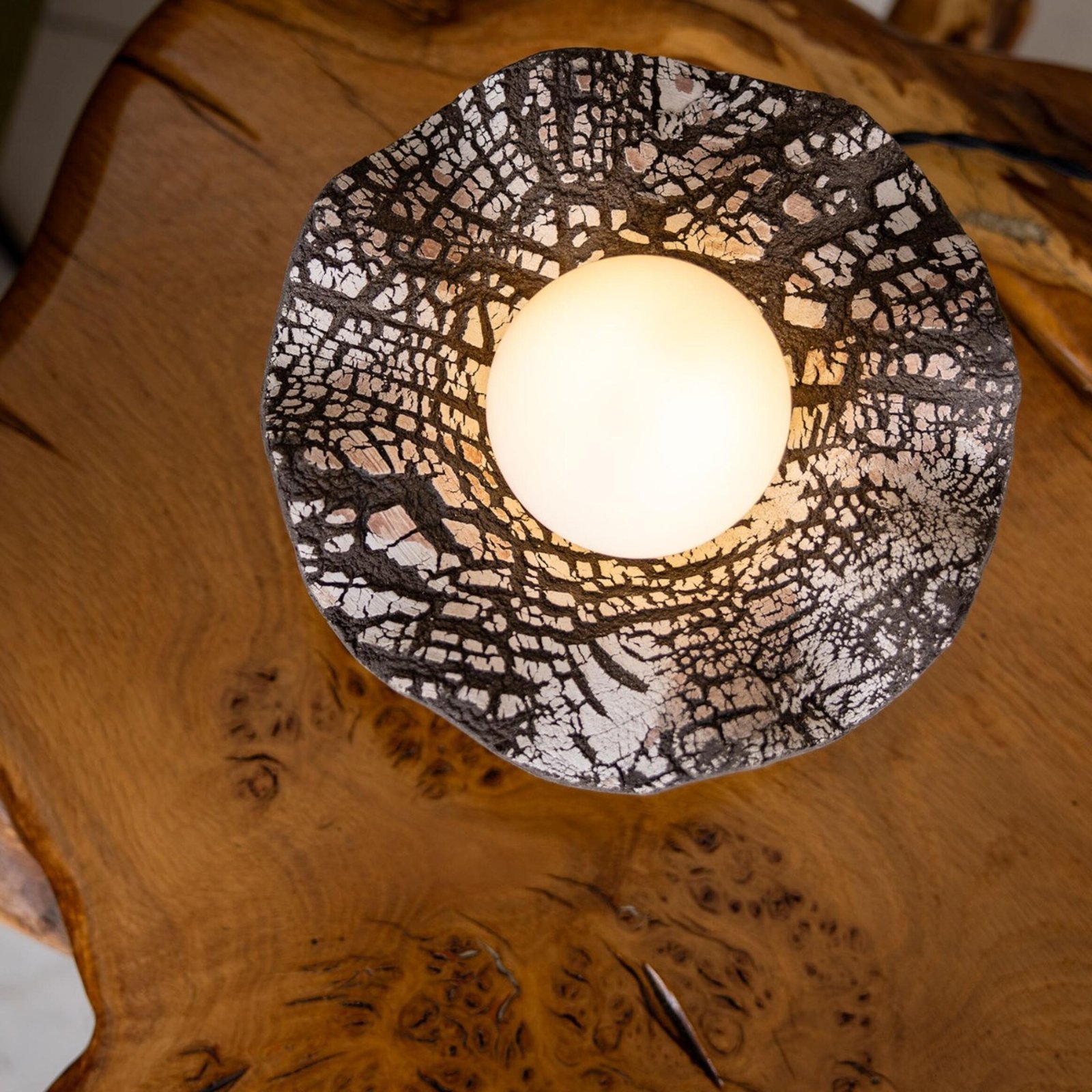 Rivale Black Clay Wavy Ceramic Table Lamp - Image 2